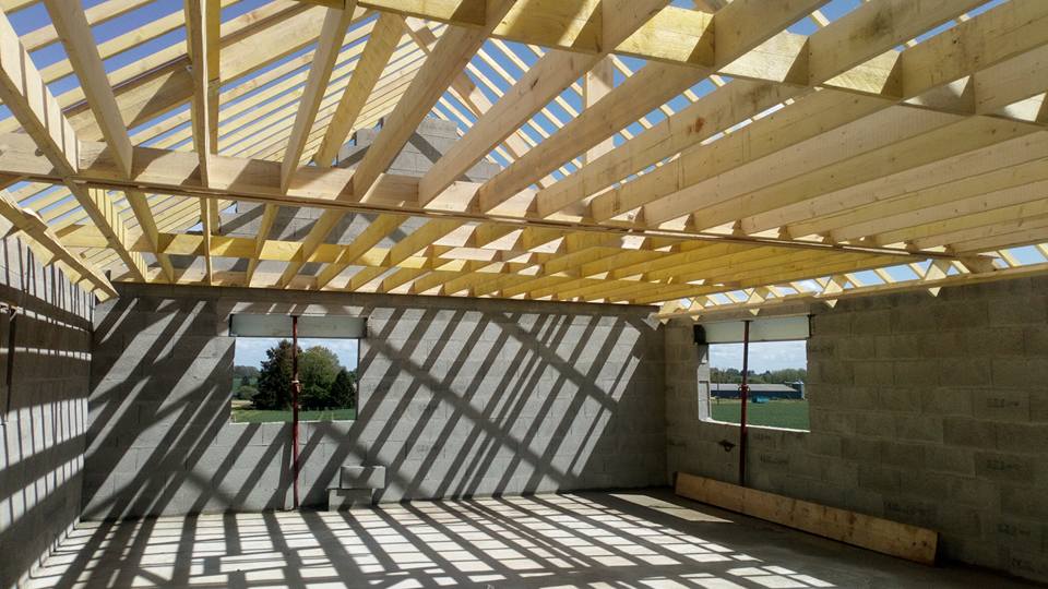 charpente traditionnelle et solivage sur maison neuve