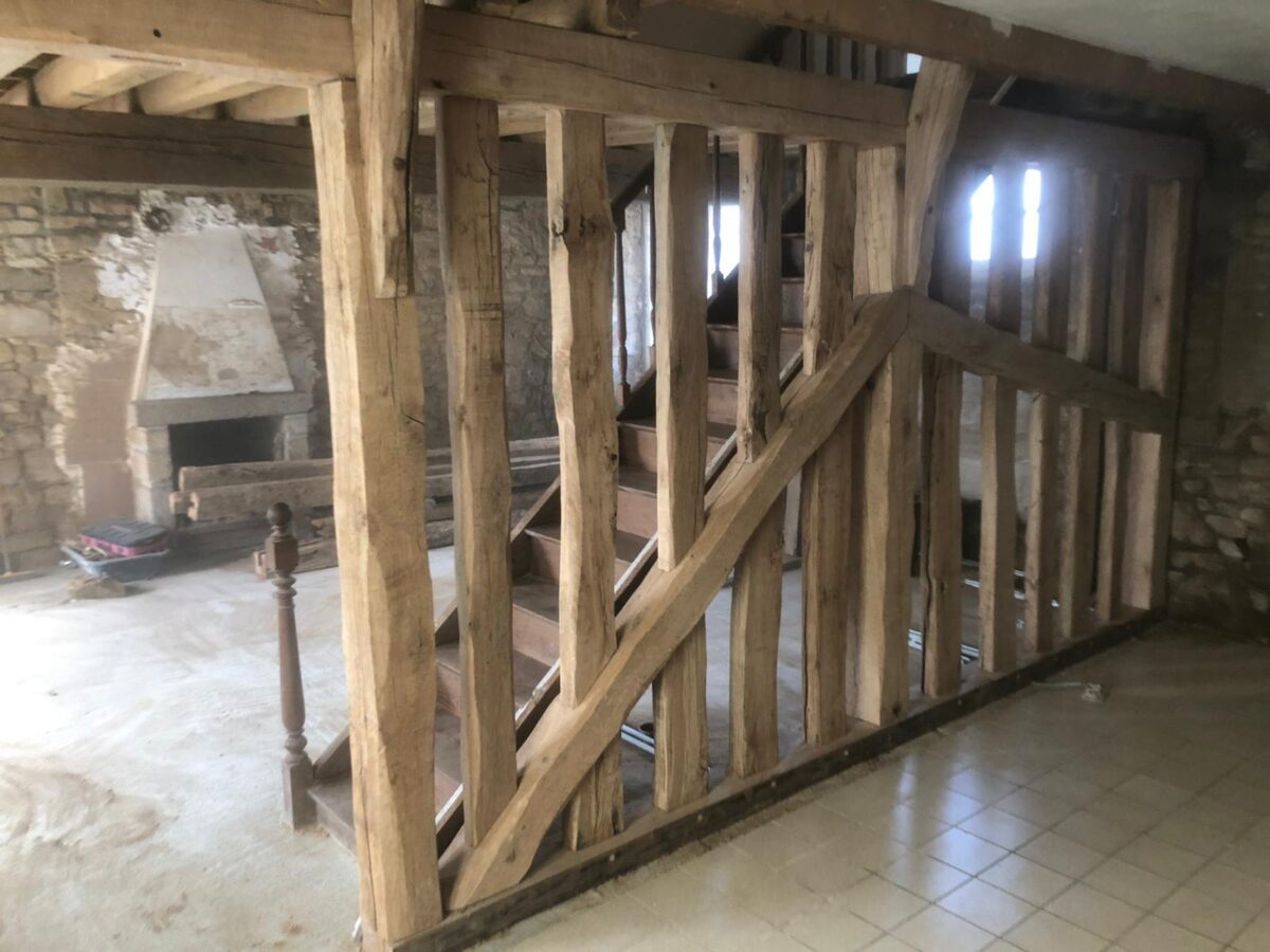 Pan de bois intérieur refait à neuf en chêne