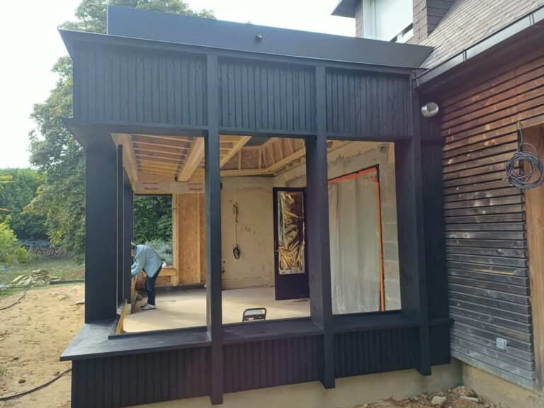 Extension lamellé collé et douglas noir Sugi Ban de chez Orlo